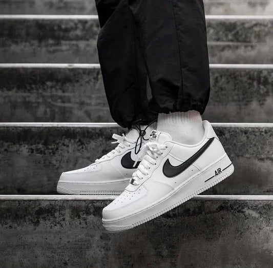 NIKE ''AIRFORCE 07 BLACK SWOOSH''