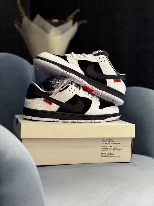 NIKE “SB DUNK TIGHTBOOTH”
