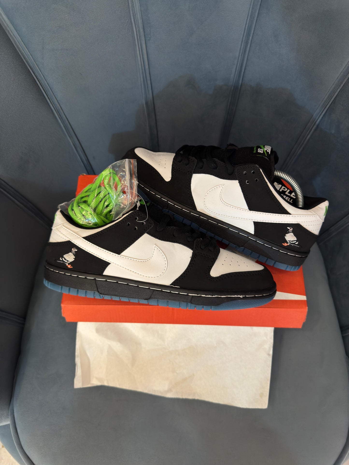 NIKE ''SB DUNK NYC PIGEON PANDA''