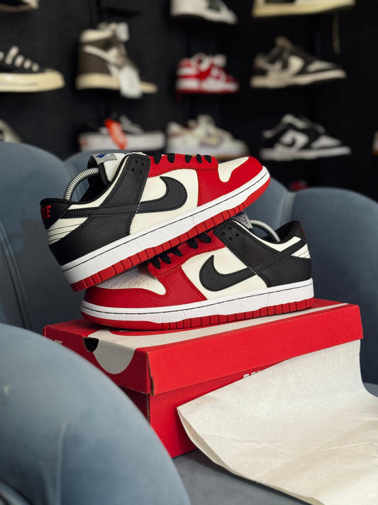 NIKE SB DUNK “CHICAGO EMB”