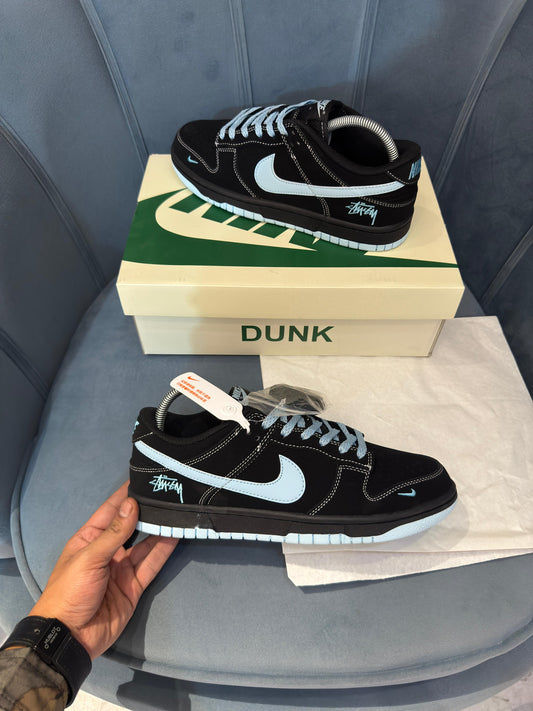 NIKE SB DUNK STUSSY BLACK WHITE 2025