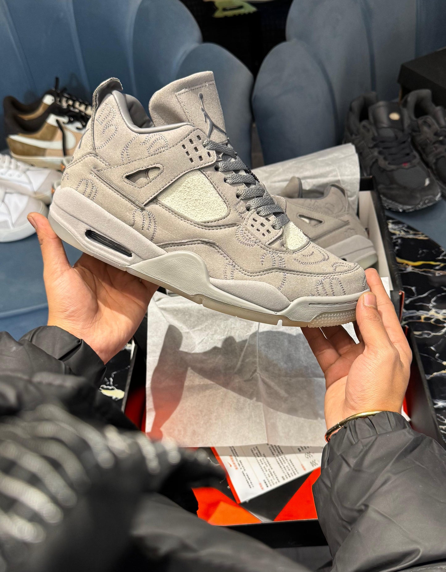 AIR JORDAN 4 RETRO X KAWS 'COOL GREY'