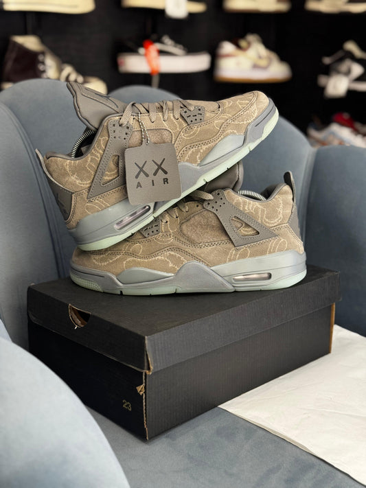AIR JORDAN 4 RETRO X KAWS 'COOL GREY'