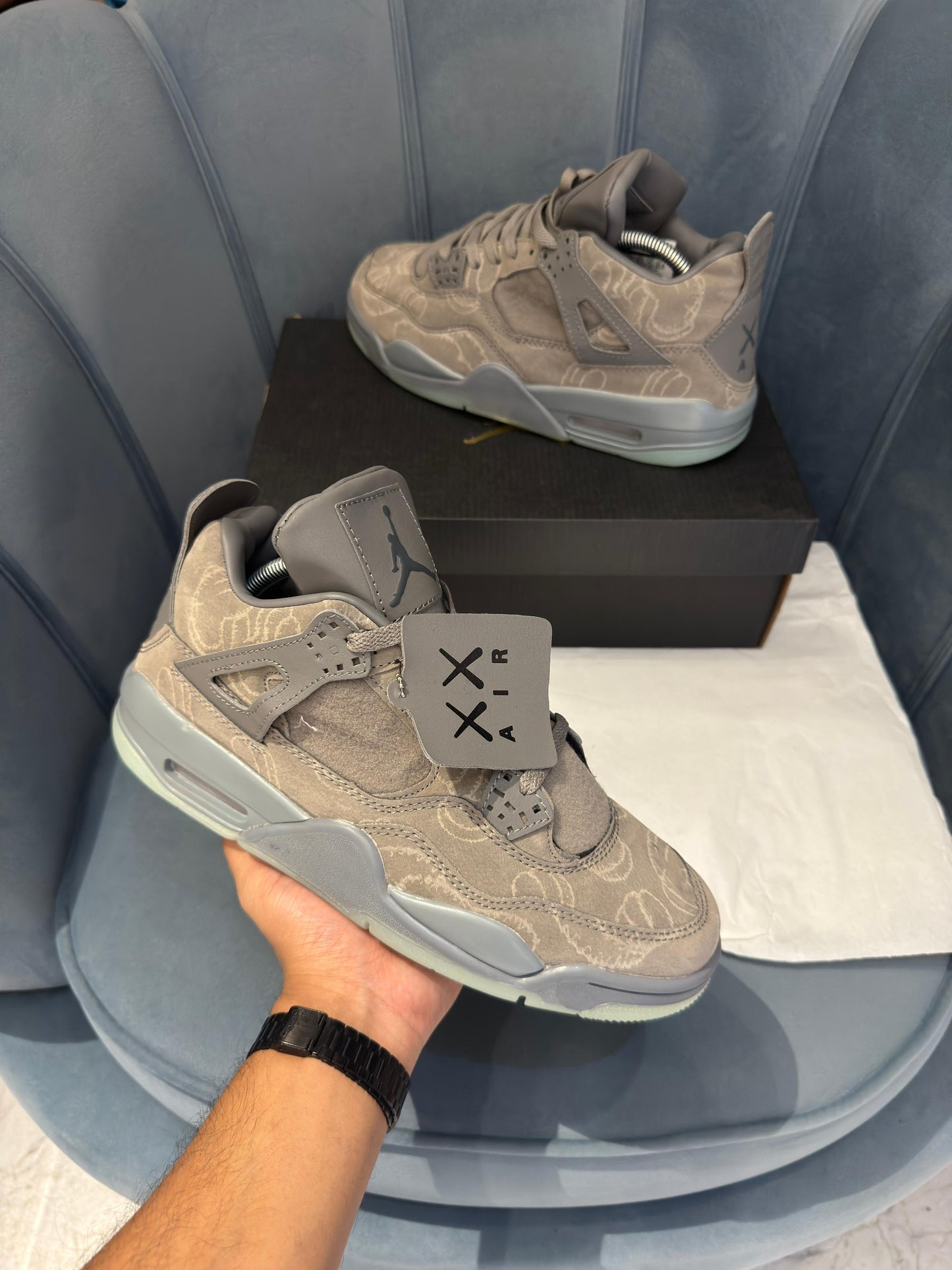 AIR JORDAN 4 RETRO X KAWS 'COOL GREY'