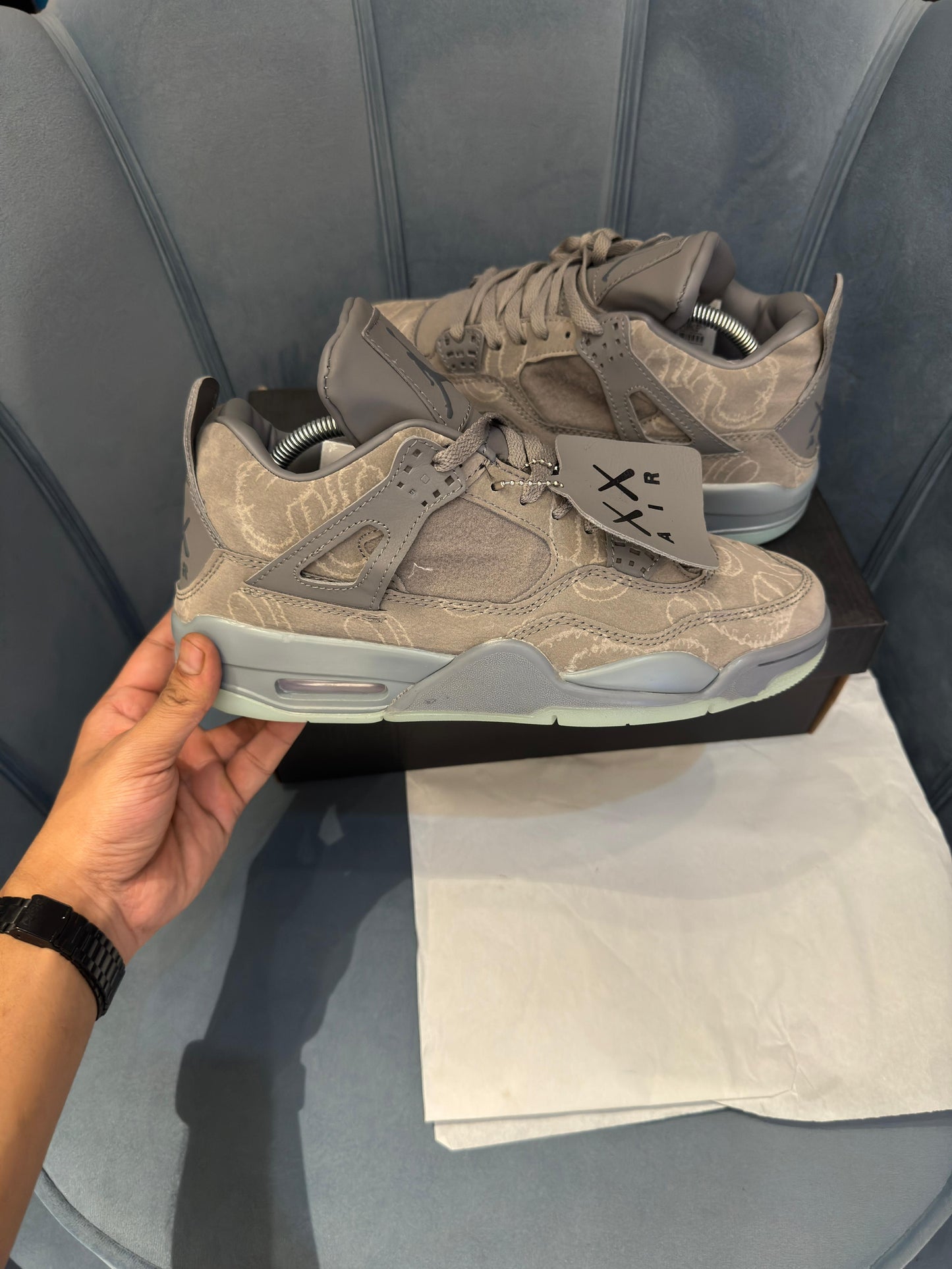 AIR JORDAN 4 RETRO X KAWS 'COOL GREY'