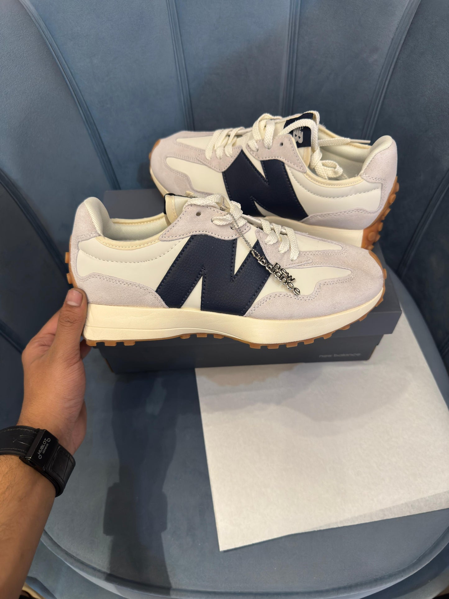 New Balance 327