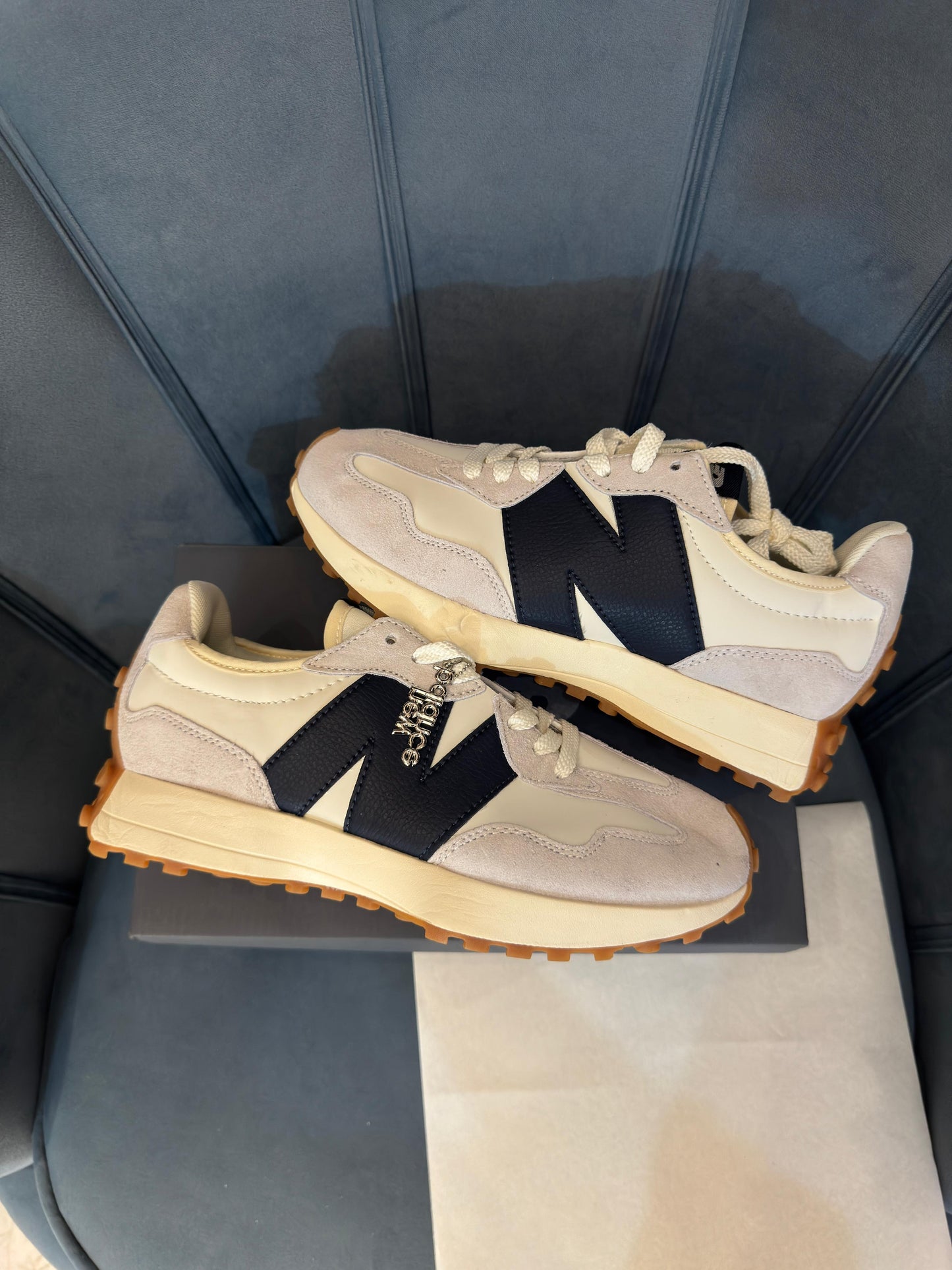 New Balance 327
