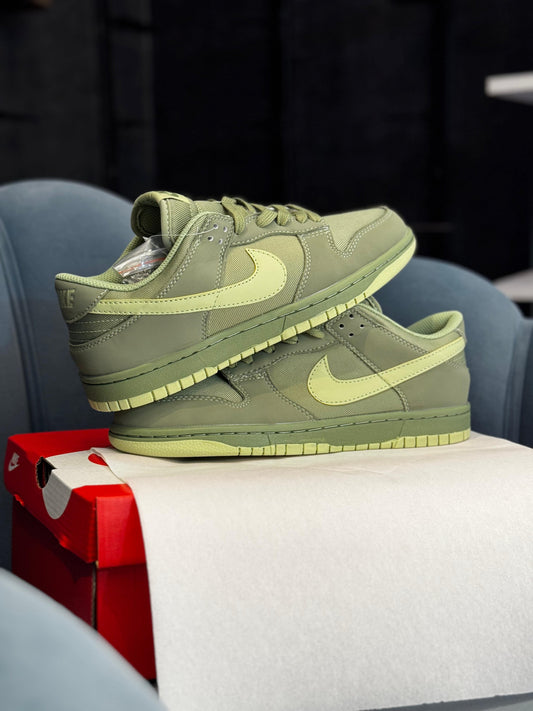 NIKE ''SB DUNK OIL AURA GREEN''