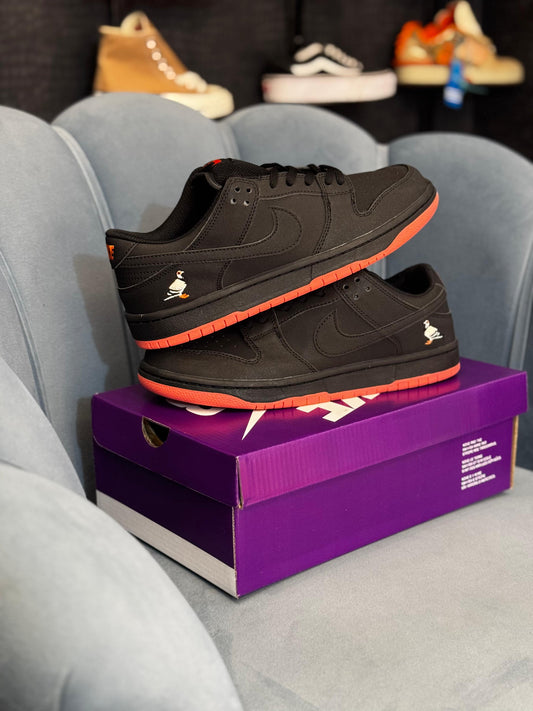 NIKE ''SB DUNK NYC PIGEON BLACK''