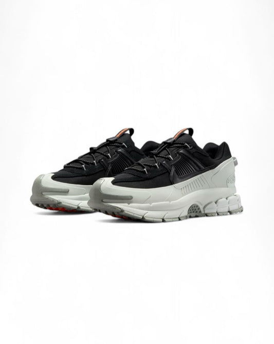 NIKE'' ZOOM VOMERO ROAM BLACK WHITE''