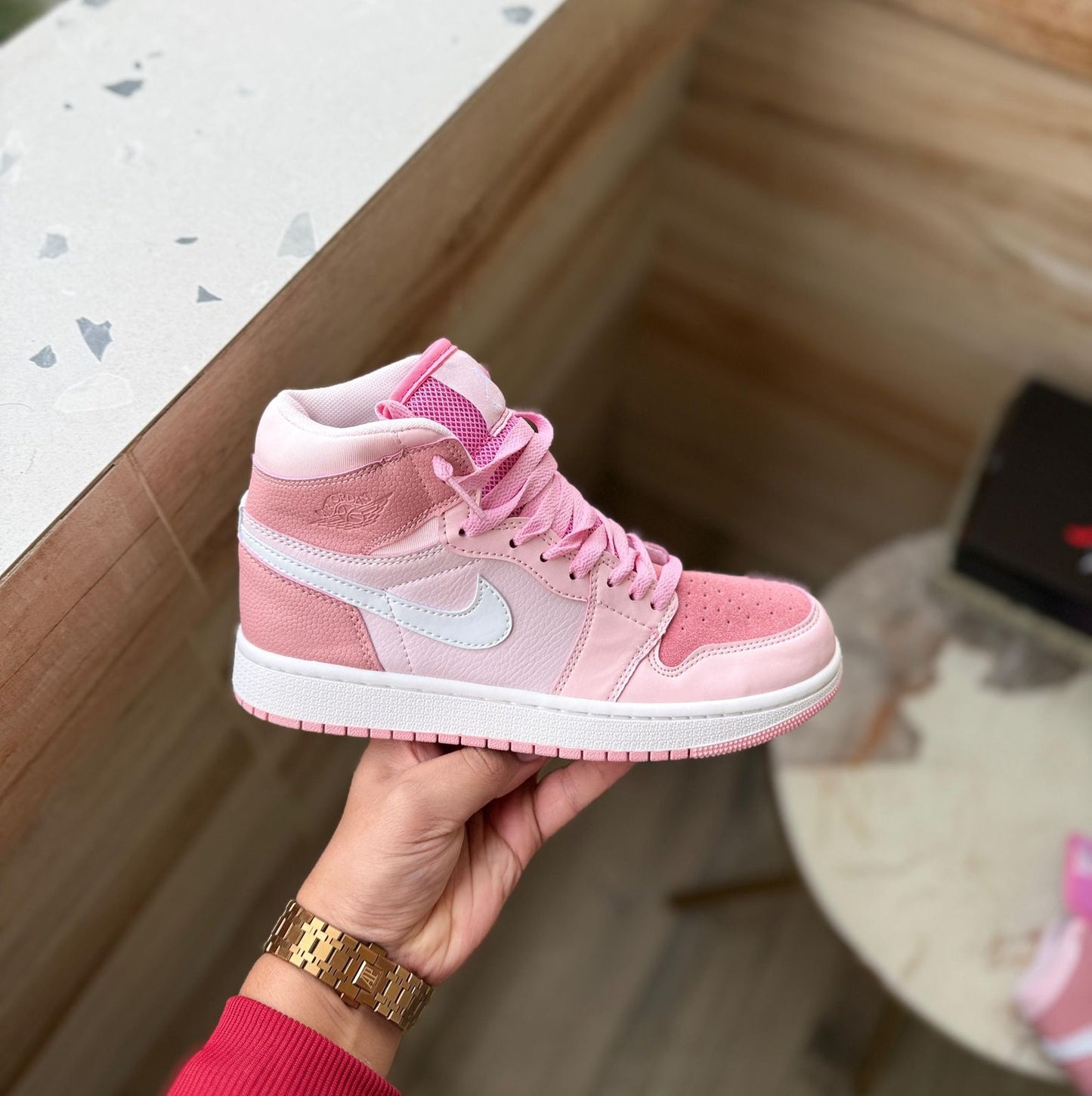 AIR JORDANS RETRO 1 DIGITAL PINK