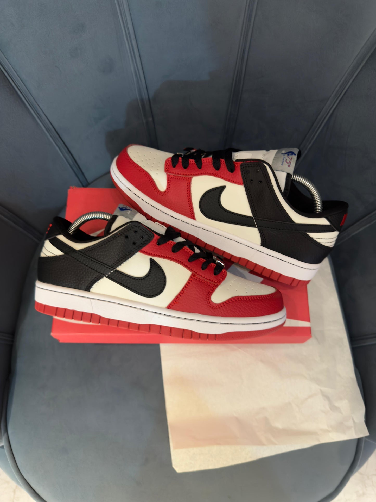 NIKE SB DUNK “CHICAGO EMB”