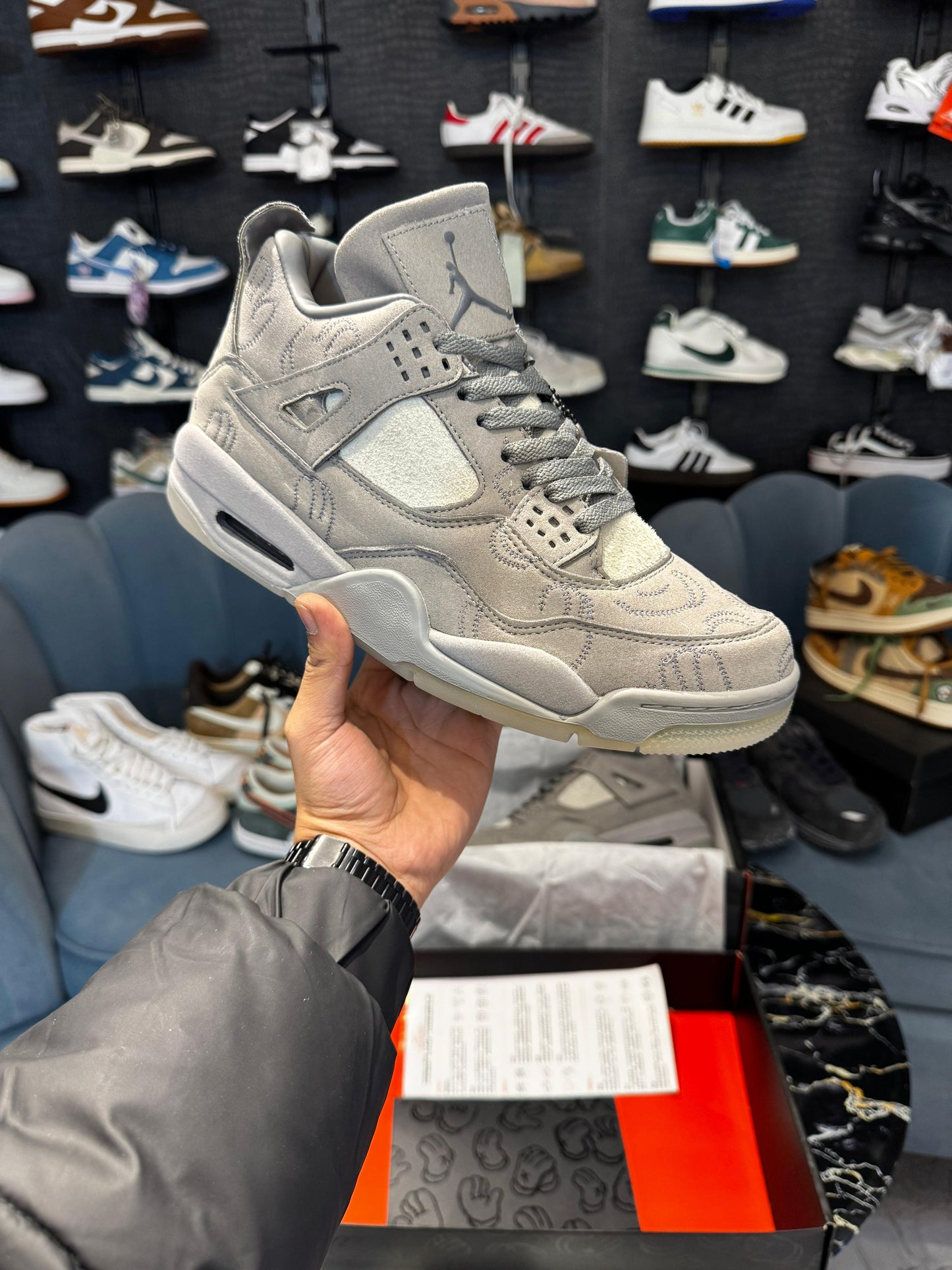 AIR JORDAN 4 RETRO X KAWS 'COOL GREY'