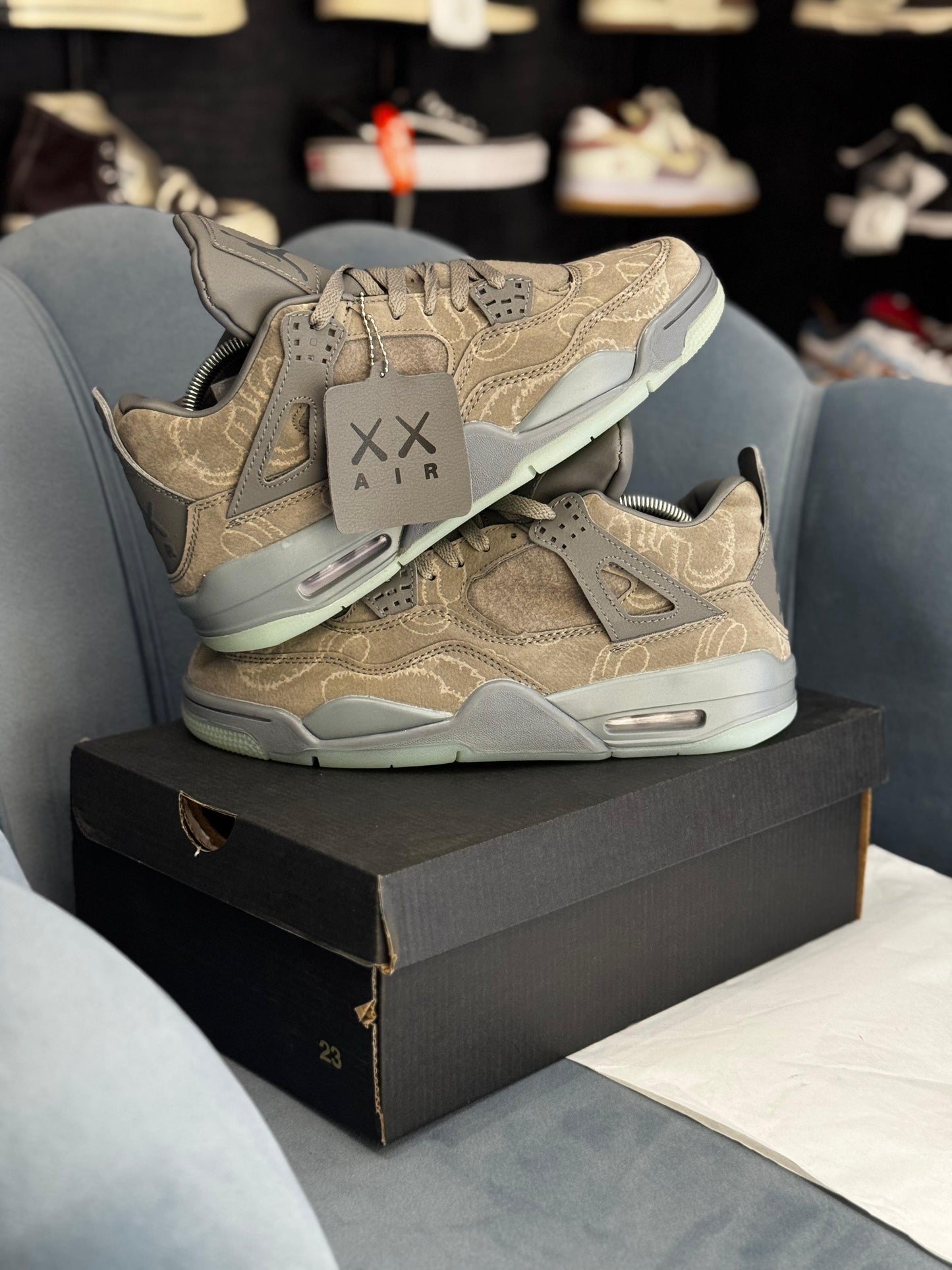 AIR JORDAN 4 RETRO X KAWS 'COOL GREY'