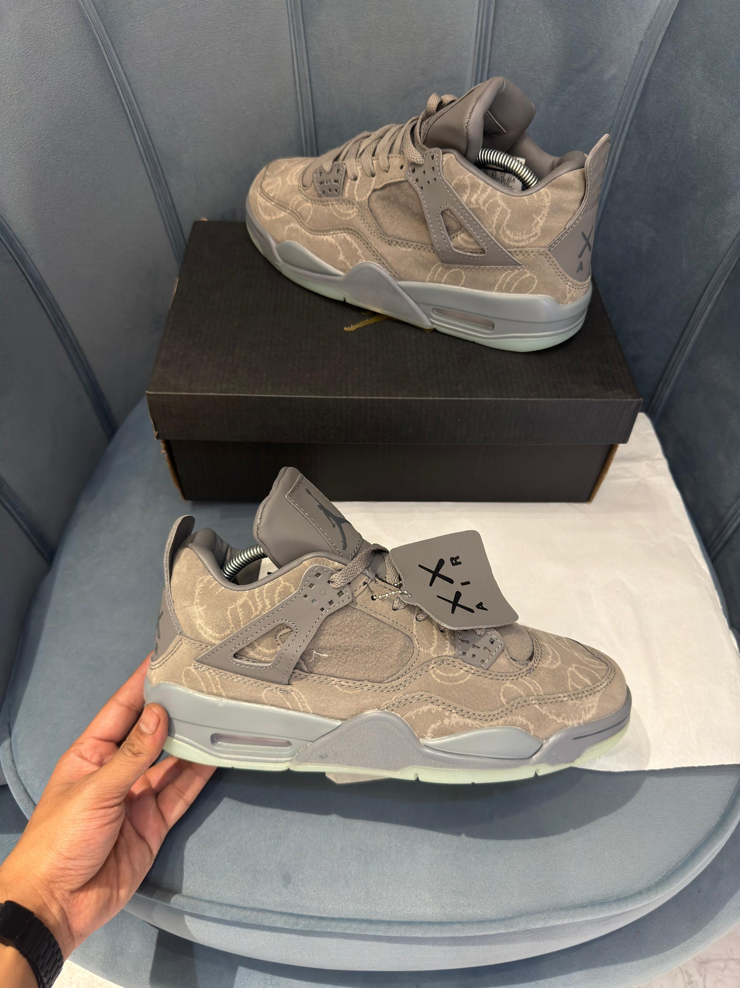 AIR JORDAN 4 RETRO X KAWS 'COOL GREY'