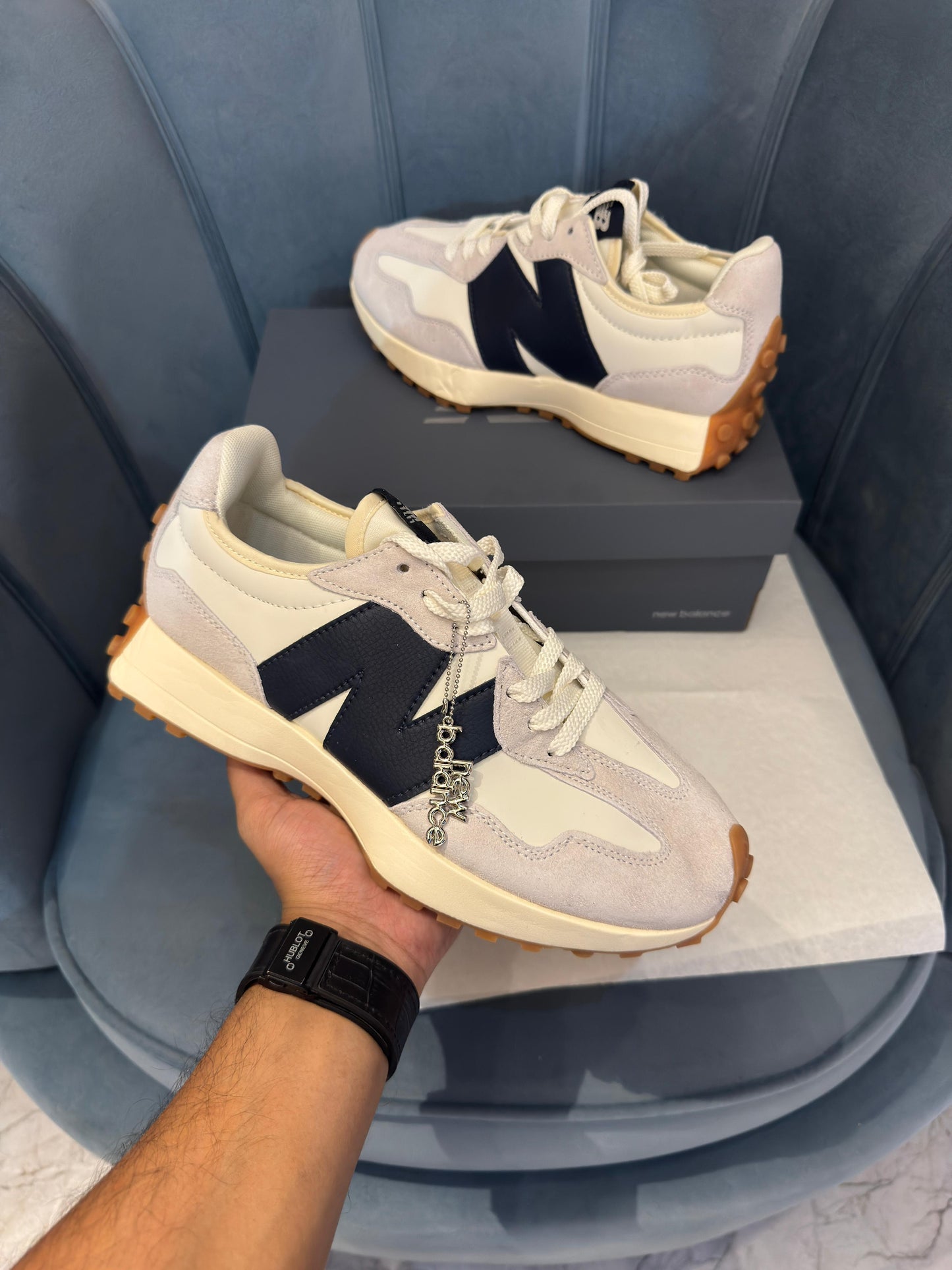New Balance 327