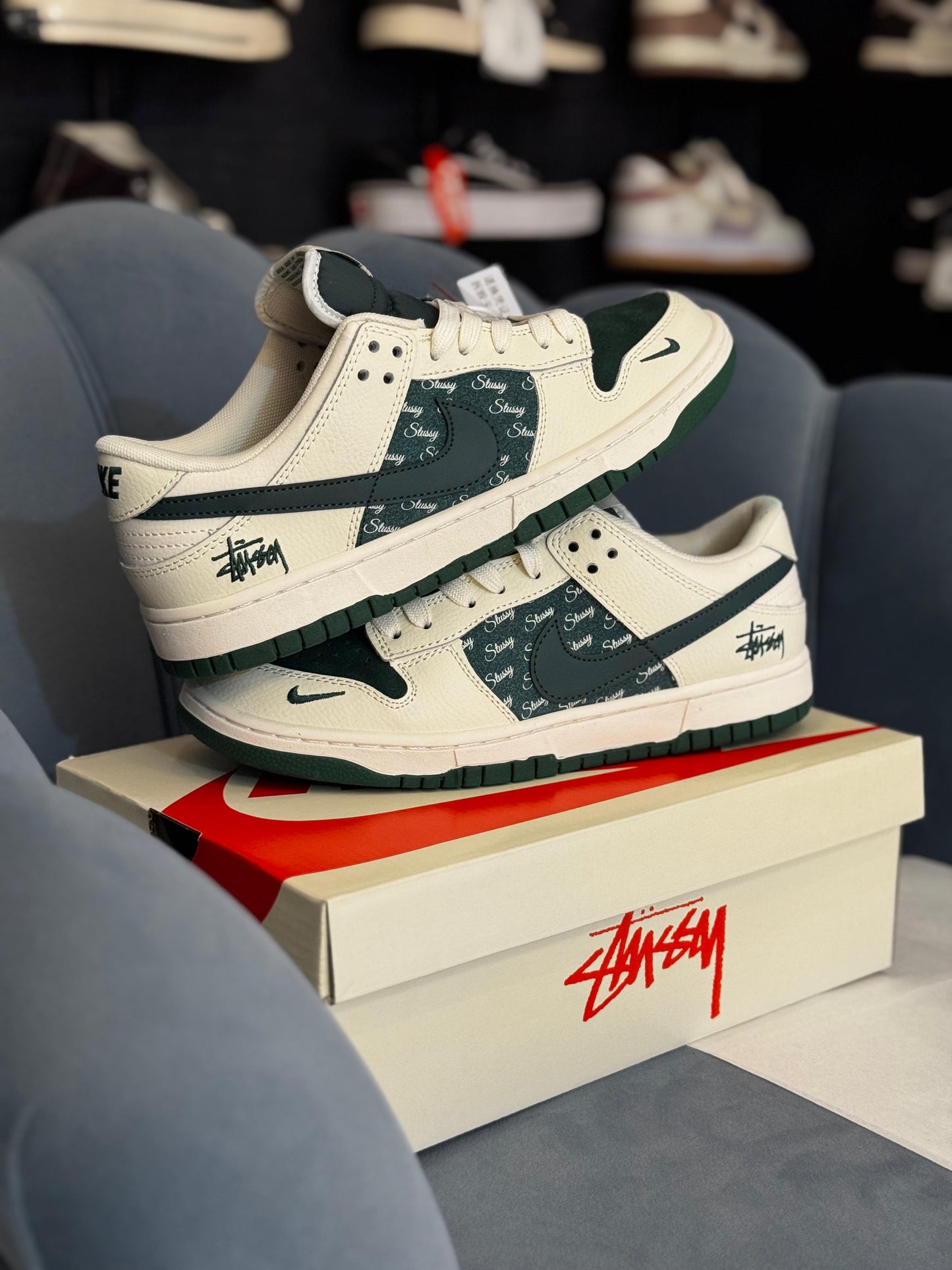 NIKE SB DUNK STUSSY WHITE DARK GREEN 2025