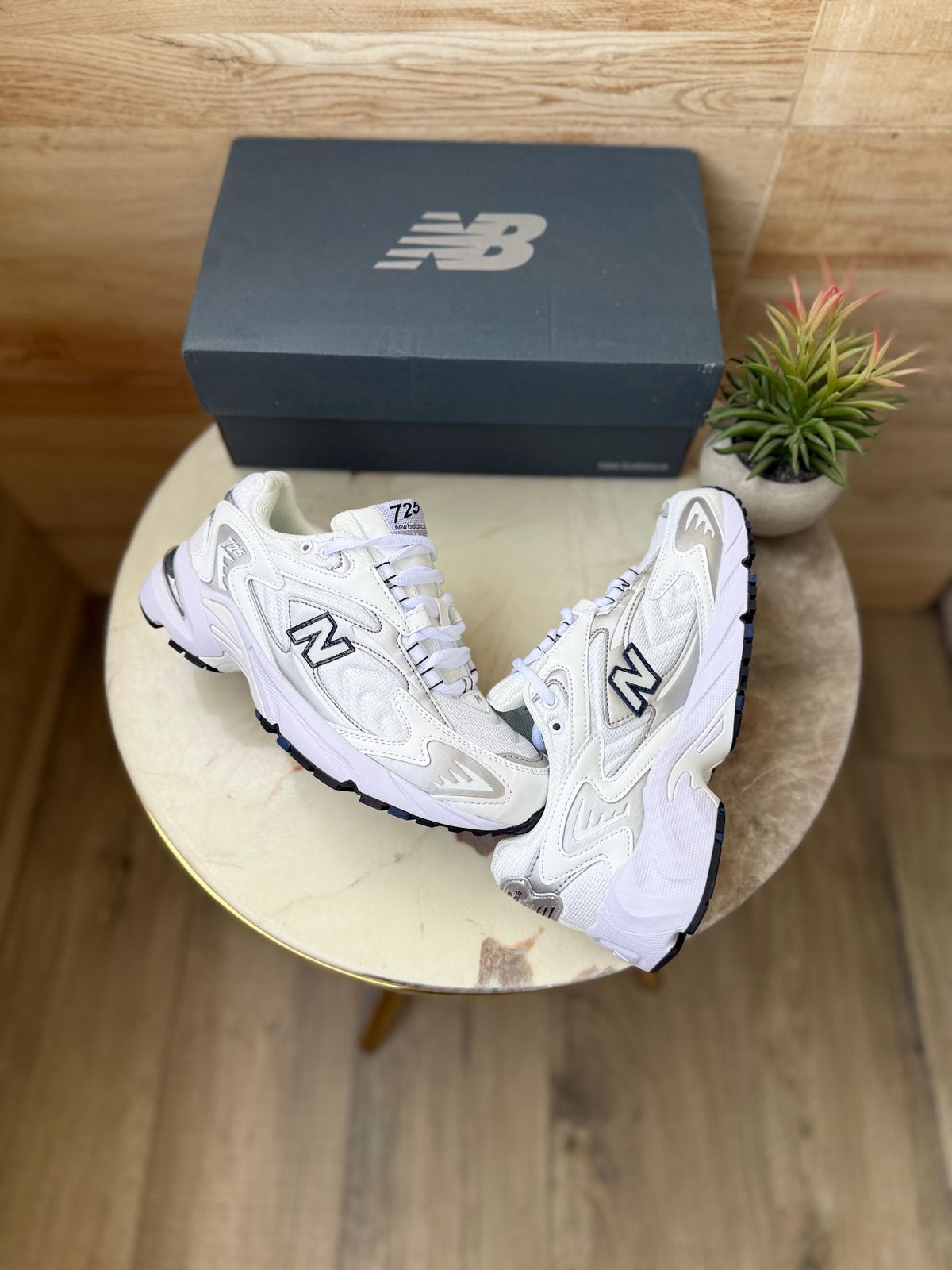 NEW BALANCE'' 725 WHITE''