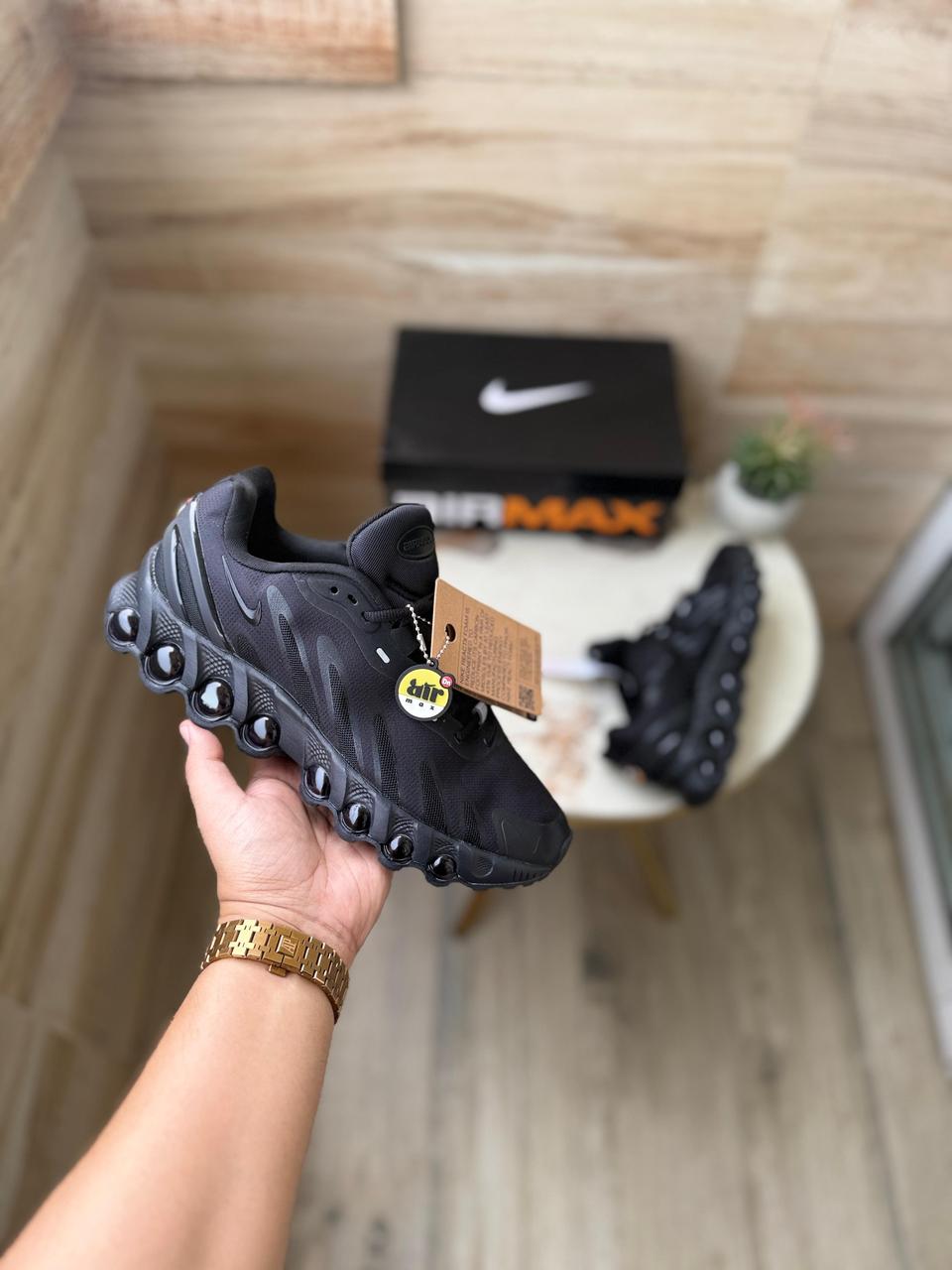 NIKE AIRMAX'' DN8 BLACK RED CRIMSON ''
