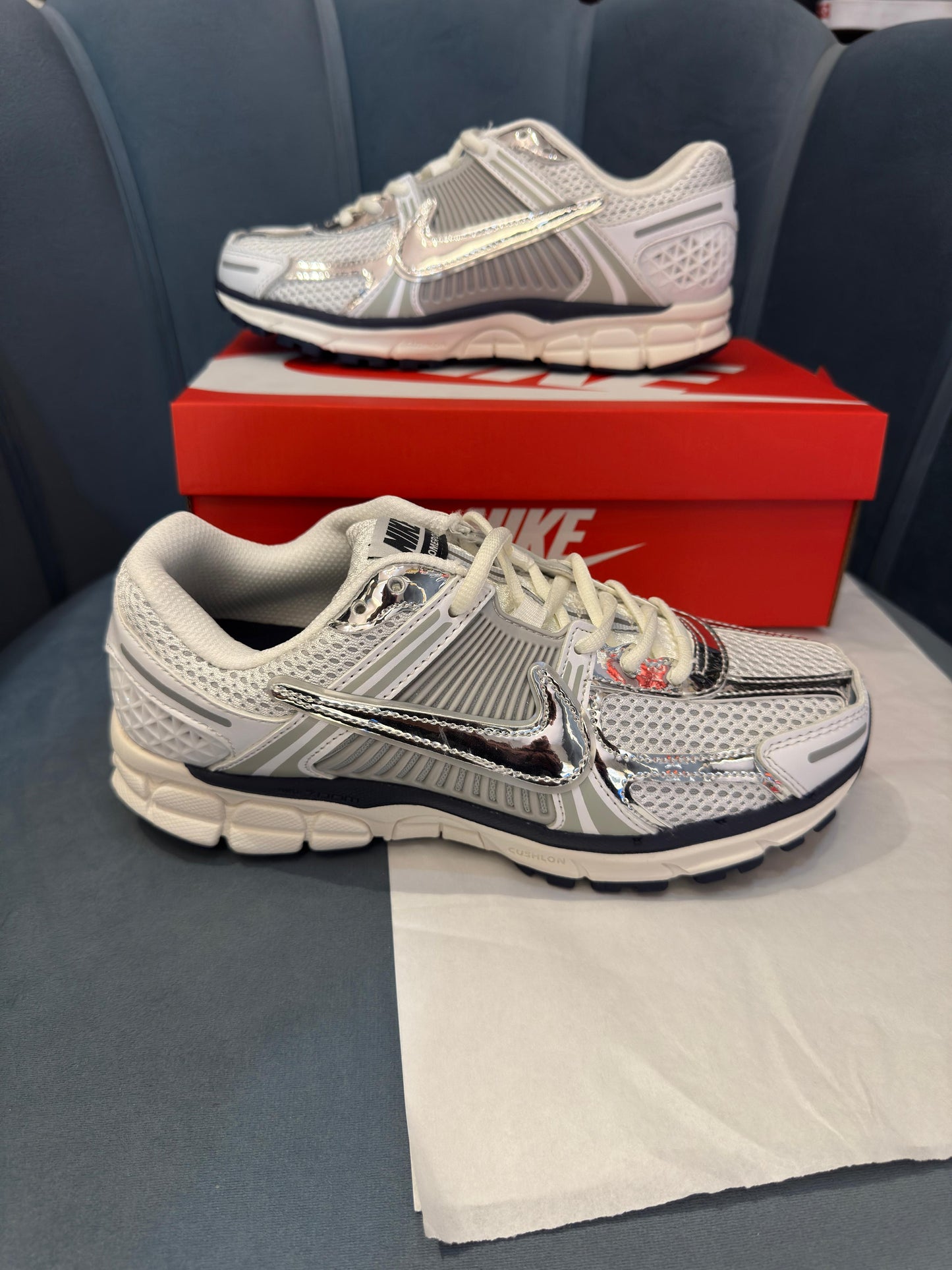 NIKE ''ZOOM VOMERO-5 METALLIC SILVER''