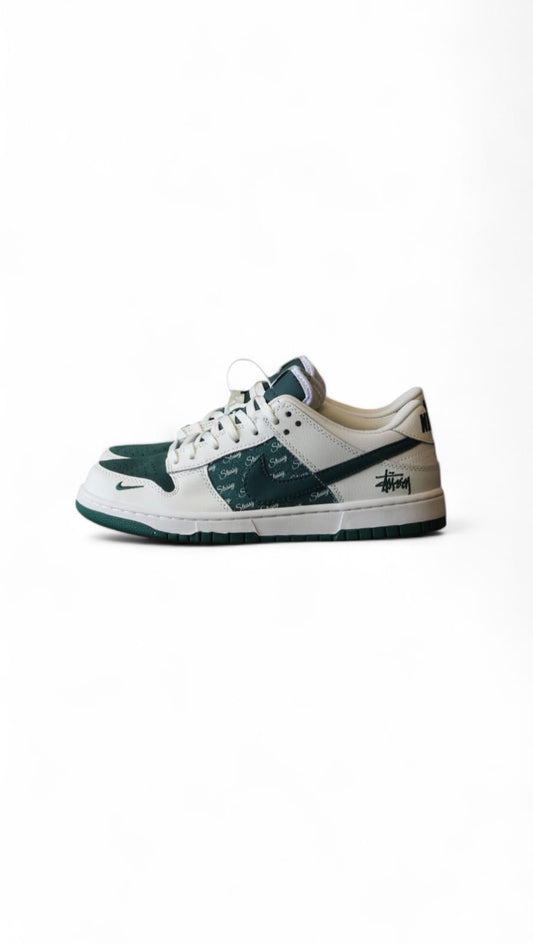 NIKE SB DUNK STUSSY WHITE DARK GREEN 2025