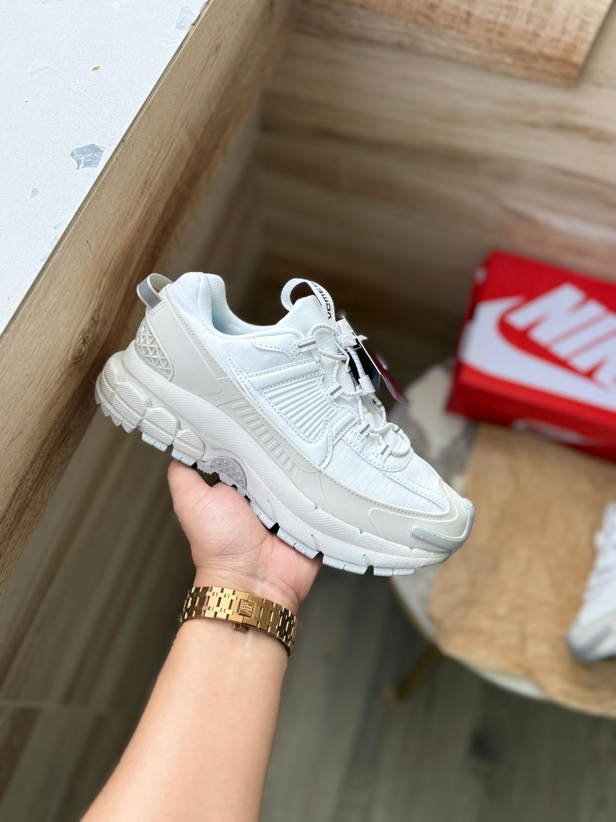 NIKE'' ZOOM VOMERO ROAM WHITE ''