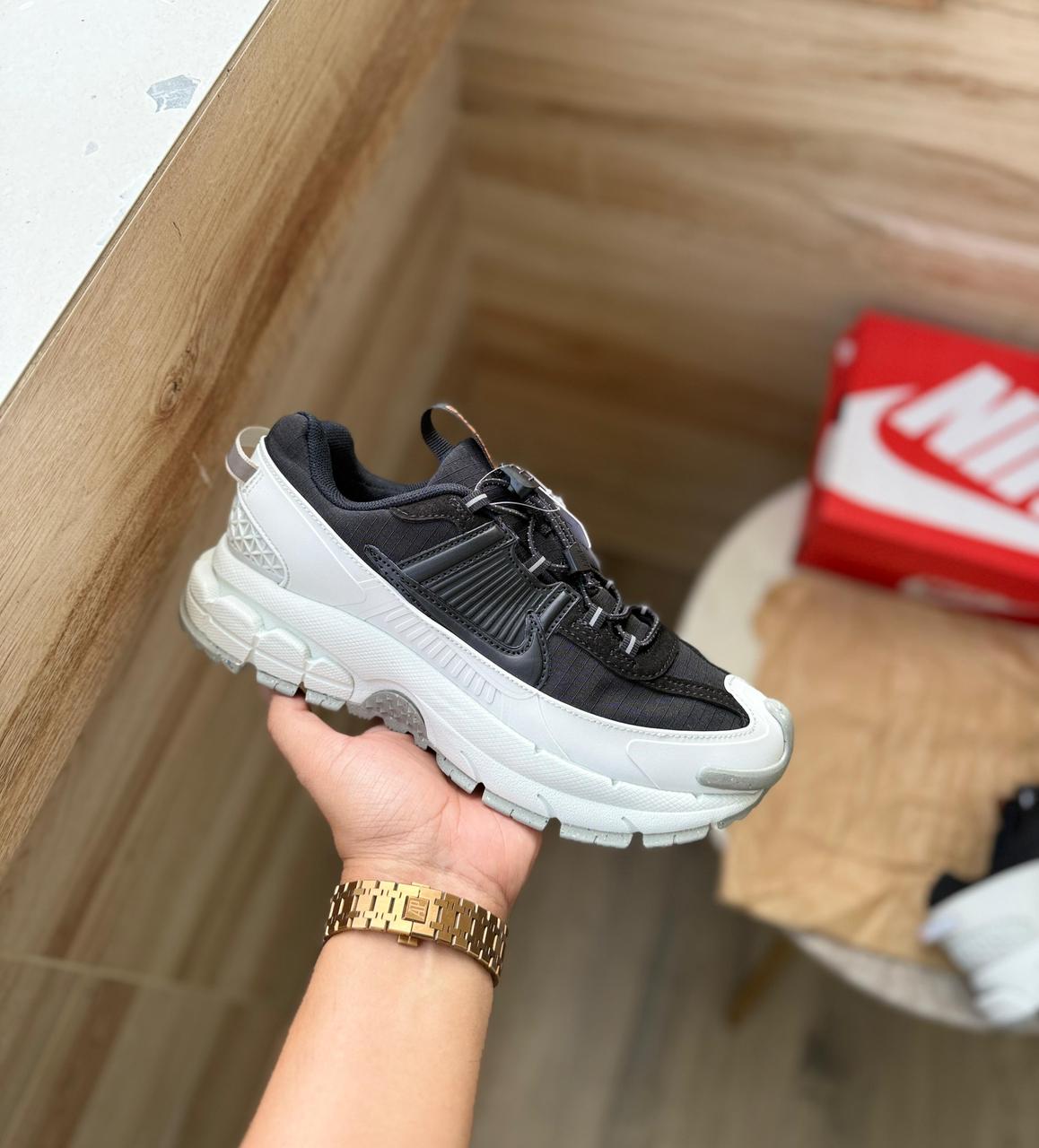 NIKE'' ZOOM VOMERO ROAM BLACK WHITE''