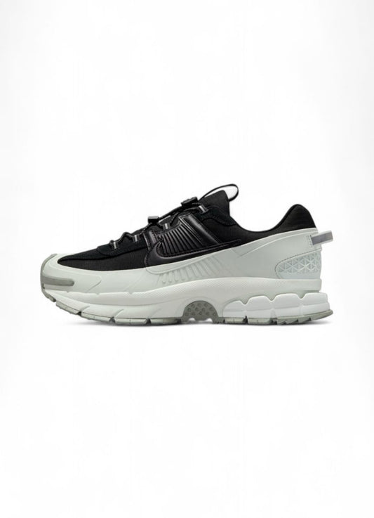 NIKE'' ZOOM VOMERO ROAM BLACK WHITE''